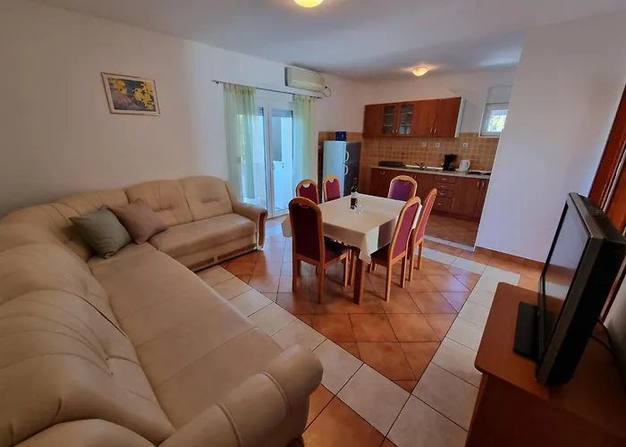 In Mit Privatem Parkplatz By Interhome Apartment *