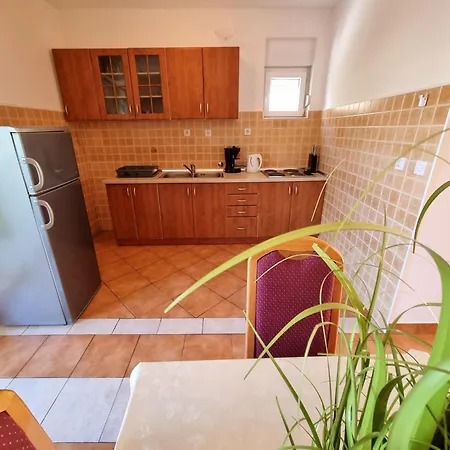 In Mit Privatem Parkplatz By Interhome Appartement *