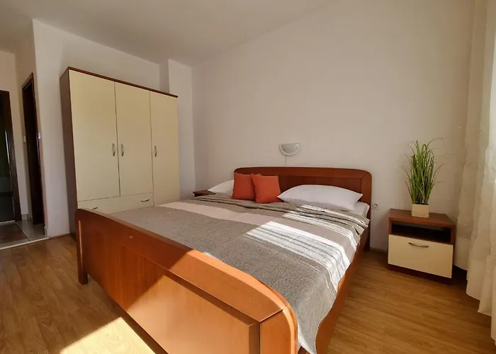In Mit Privatem Parkplatz By Interhome Appartement *