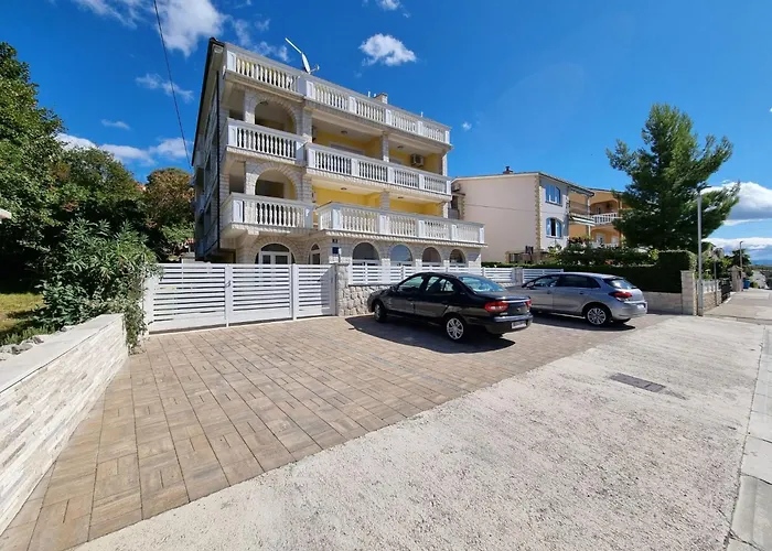 In Mit Privatem Parkplatz By Interhome Crikvenica